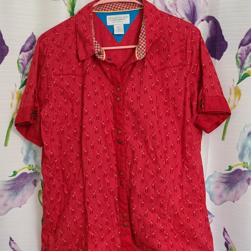 XL Wrangler Blues snap front top. Coral.